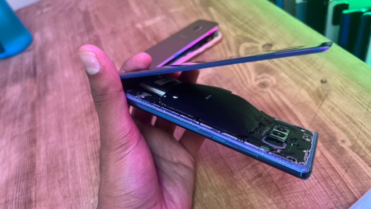 smartphone-battery-overheating-solution-summer-hindi